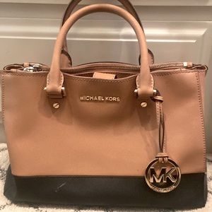 Micheal Kors purse  tan and black.